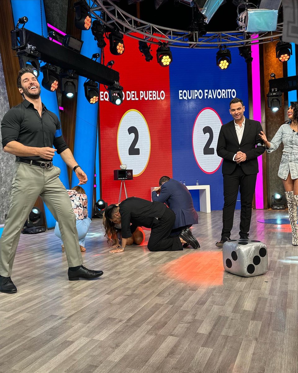VengaLaAlegria's tweet photo. Se sufrió pero se consiguió la victoria, ¡disfruta de unas fotografías del equipo ganador del día en el #SinPalabrasVLA!🎲. #VLA #MeRelaja 🤩📺🙌🏻 https://t.co/ar8HcI0UOv