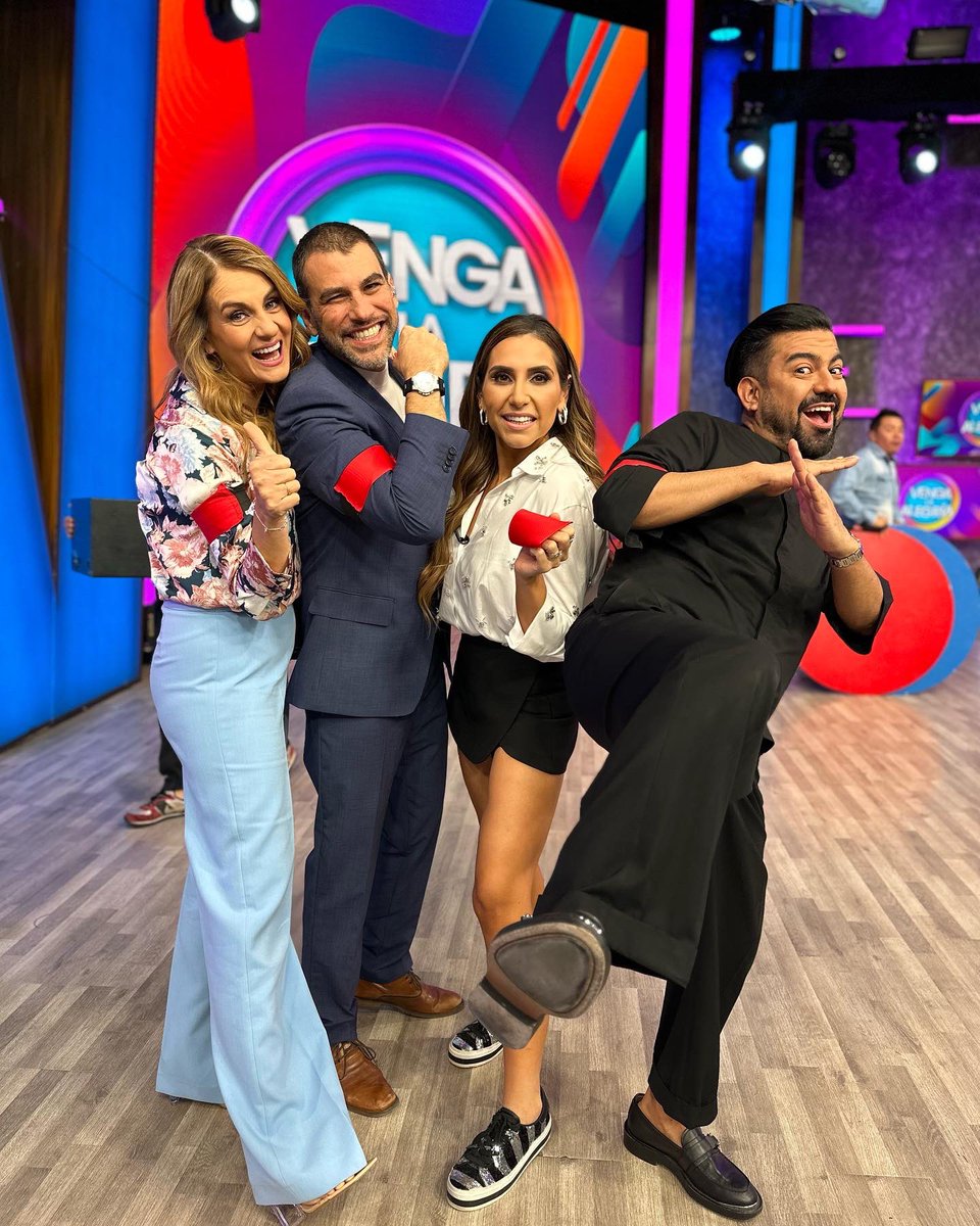 VengaLaAlegria's tweet photo. Se sufrió pero se consiguió la victoria, ¡disfruta de unas fotografías del equipo ganador del día en el #SinPalabrasVLA!🎲. #VLA #MeRelaja 🤩📺🙌🏻 https://t.co/ar8HcI0UOv