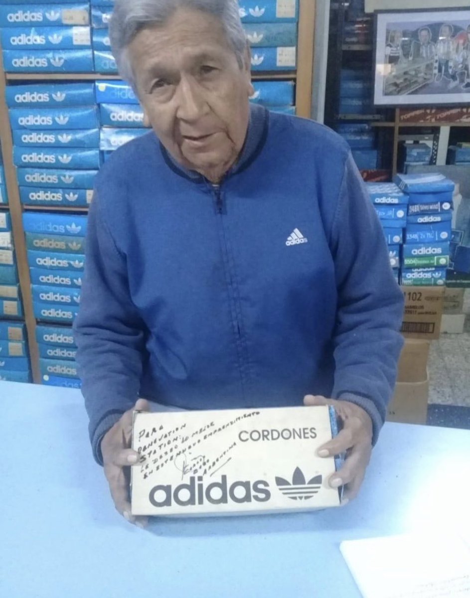 Bfc1882Mick's tweet photo. Today the adidas community has lost a living legend  !
#RIPCarlos /// https://t.co/dEQwwqCVjB