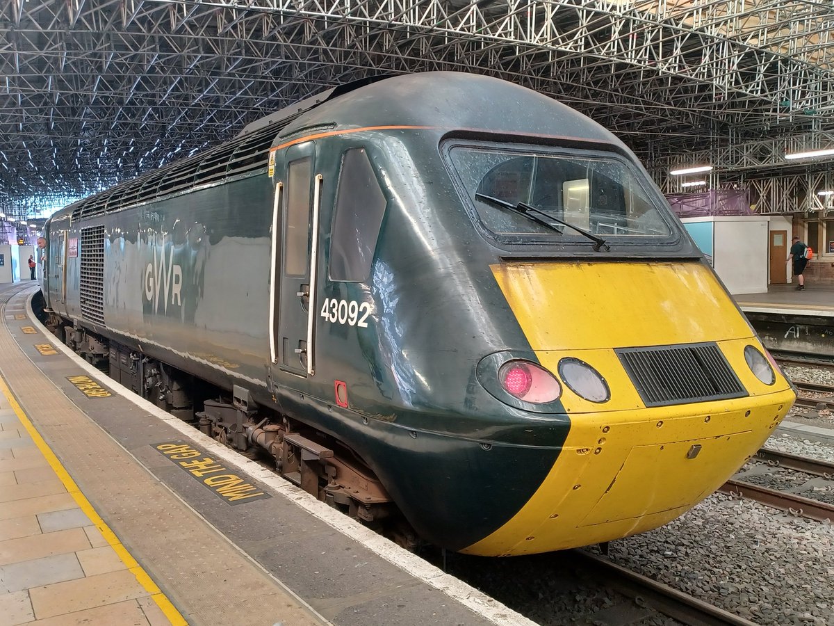 TrainiacV41582's tweet image. #Highspeedtuesday 43092 at Bristol heading for Cardiff.