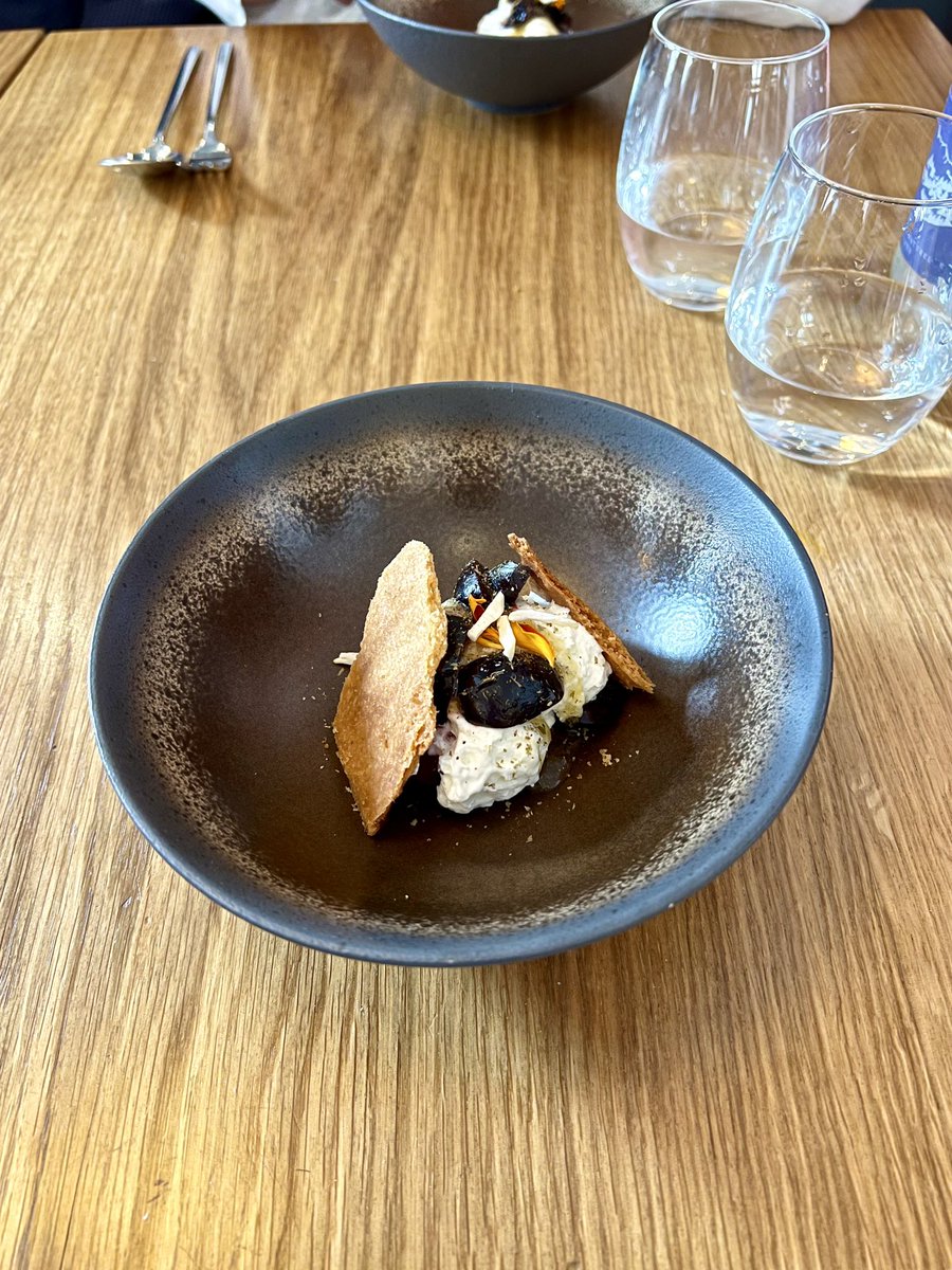 MiotRomain's tweet photo. Superbe moment au restaurant #Baieta ⭐️ ! La cheffe étoilée Julia Sedefdjian est la plus jeune de France. D’origine niçoise, sa cuisine méditerranéenne est pleine de saveurs. Mention spéciale à la Bouillabaeita 2.0, une bouillabaisse revisitée 😍 https://t.co/YMxlg37MfA