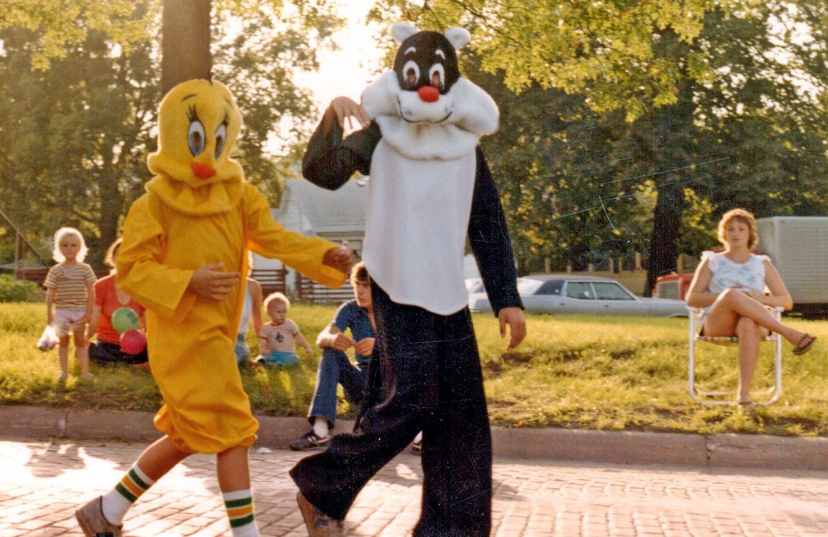 GottulaTodd's tweet photo. Flashback to the '80s at Nemaha County Fair Parade: Tweety and Sylvester won first prize in my mom's hand-sewn costumes! @shandahall11 tube socks brought bonus points? @AuburnNEB #TheBricks #LooneyTunes https://t.co/Uw2O5332Qh