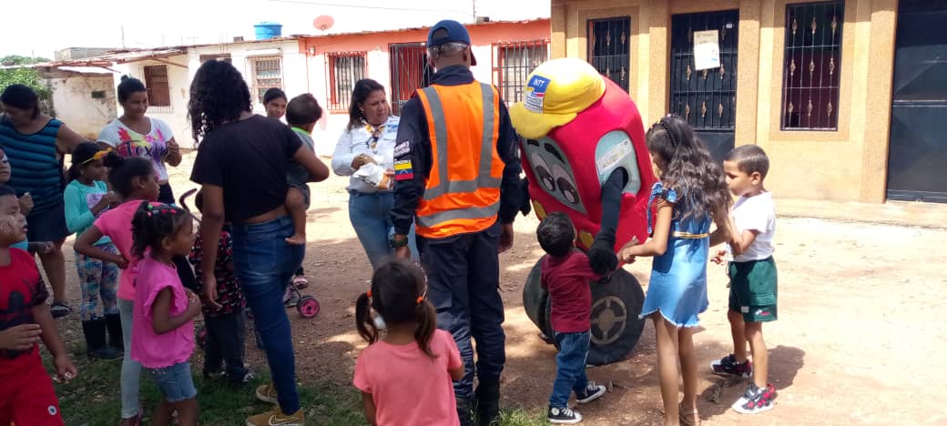 Cuerpo de Policía Nacional Bolivariana. tweet media