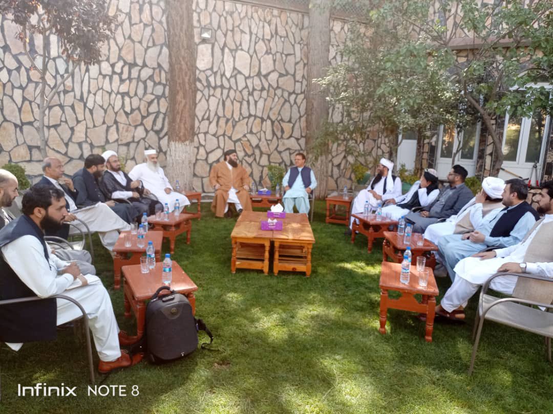 DrOmarZakhilwal's tweet photo. Today had the pleasure to receive a delegation of some prominent Pakistani Ulema headed by Maulana Muhammad Tayeeb Quraishi, Chief Khateeb KPK &amp; Head of Jamia Ashrafia &amp; coordinated by @CRSSpak for a candid discussion on Afghanistan-Pakistan relations, past, current &amp; future. https://t.co/Aso8PTsWAl