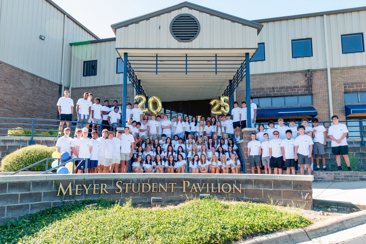 pulaskiacademy's tweet image. This morning was our annual Junior/Senior Brunch to kick off the 2023-2024 school year. Let’s wish these #PAGrade11 and #PAGrade12 students a memorable year ahead before classes start in the morning! 🎒🎓 Go Bruins!