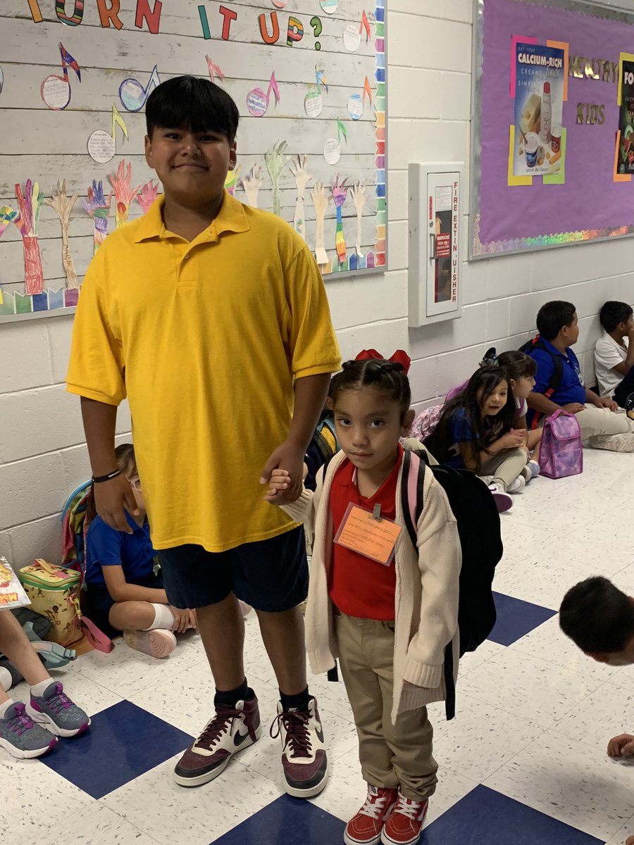 AParada_LCES's tweet photo. So proud to see my former kinder stars all grown up and helping out our littlest stars ⭐️ Way to go Sammy, Esteban and Tua 💙#TurnIt Up https://t.co/TFX0cQ0VaQ