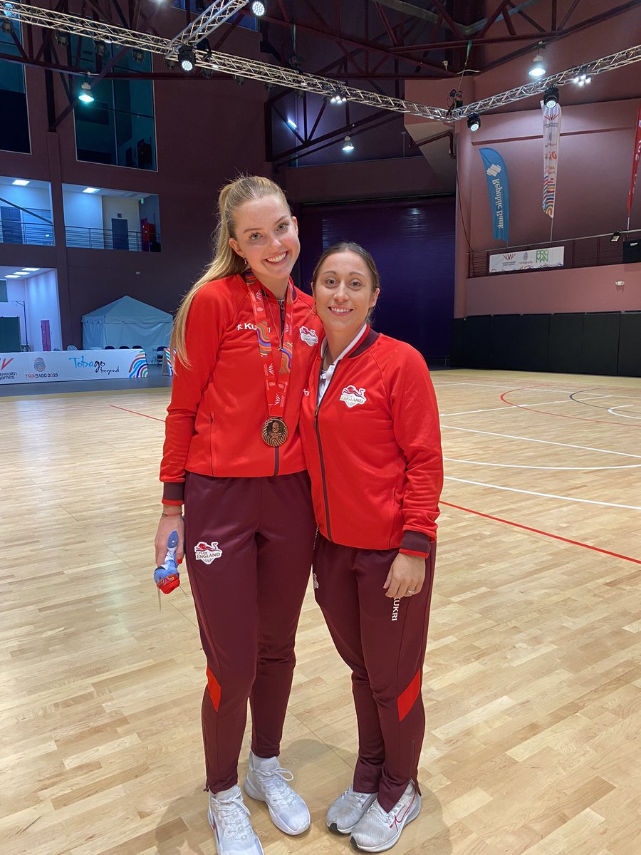 DarcieEveritt's tweet photo. Having the opportunity to represent @TeamEngland and Captain the Fast5 team to a  bronze medal 🥉 was an incredible experience with the best group of girls and staff🔥, a big thank you to @sheonahforbes for all your support in my netball journey and good luck for the future💖 https://t.co/0zrvgZIWRF