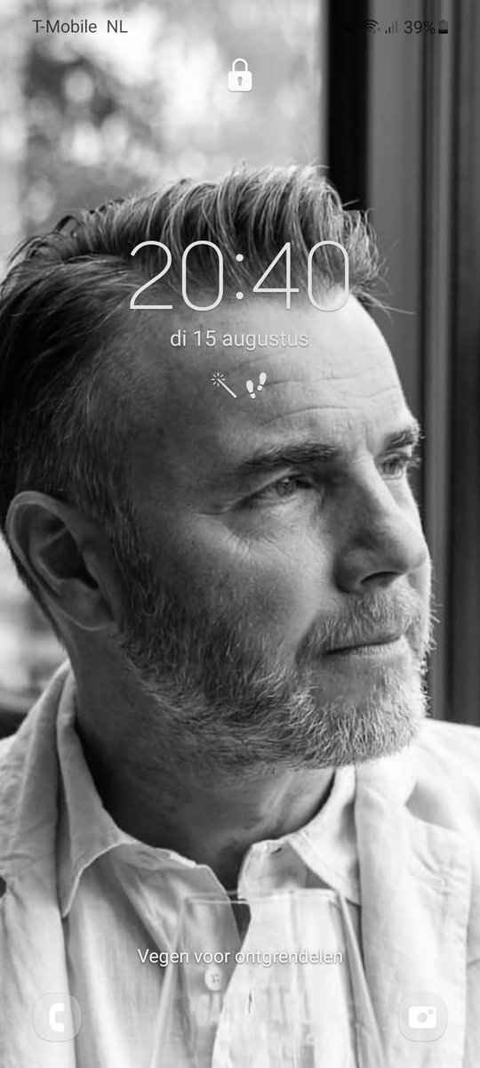 groenewoldam's tweet photo. @GaryBarlow my screensaver. https://t.co/QjXAjh0ENh