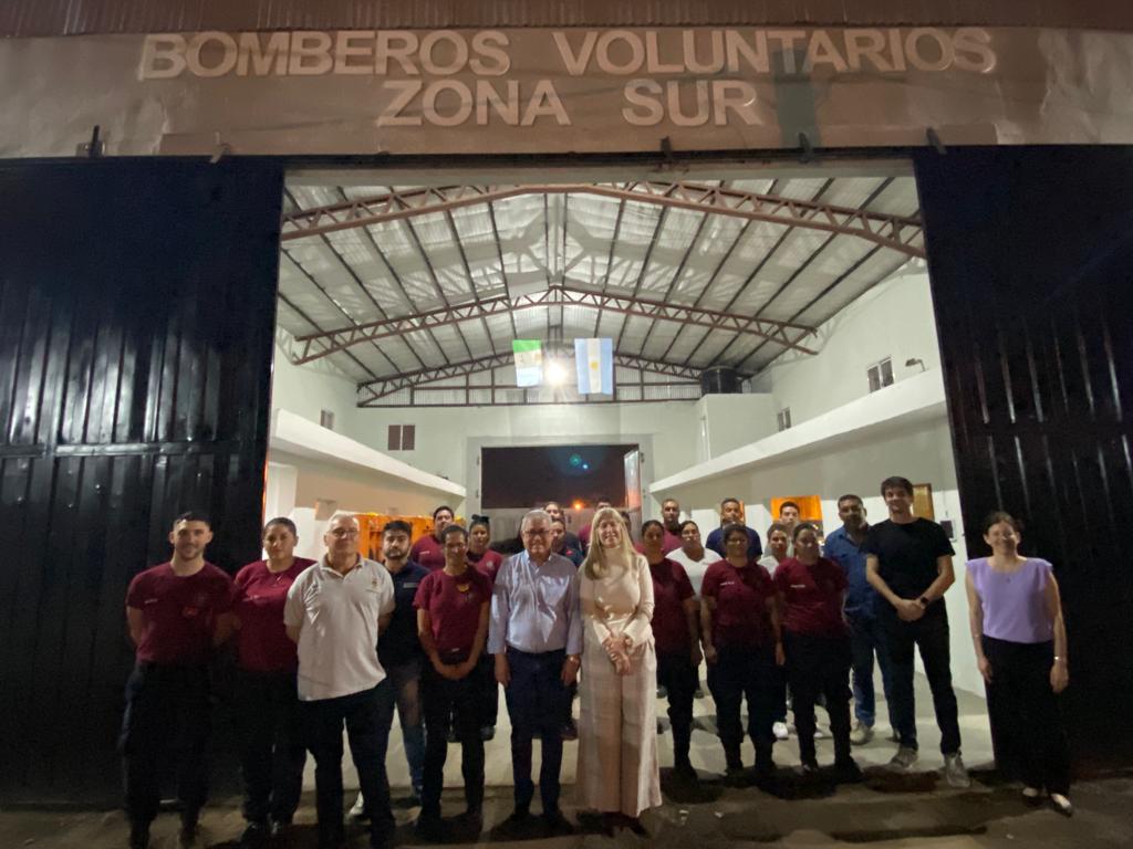bomberosRA's tweet photo. Junto al equipo de Asistencia a las Federaciones, @CAlfonsoBombero recorrió distintos cuarteles de la Federación Central Chaco y brindaron una jornada de capacitación para las instituciones 🚒➡️ https://t.co/xx9PMStSUF https://t.co/KOMZc9r5Ig