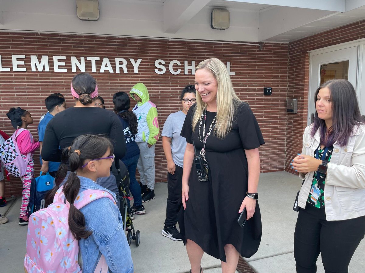 sdu46's tweet photo. There were lots of smiles and plenty of excitement today at Huff Elementary School and Channing Elementary School as they welcomed new and returning students, including students who previously attended Garfield Elementary. #U46FirstDay2023 https://t.co/QBsirJNAAm