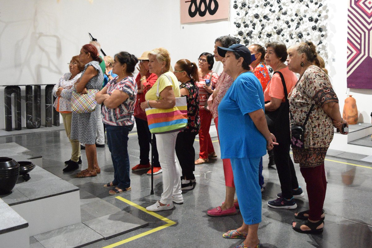 Hoy 15 de agosto recibimos una visita guiada de adultos mayores del DIF Nuevo León en el Centro de las Artes CONARTE, donde se muestra la exposición "Una modernidad hecha a mano". Tú también puedes agendar tu visita guiada en conarte.org.mx  ¡Te esperamos!😄🎨