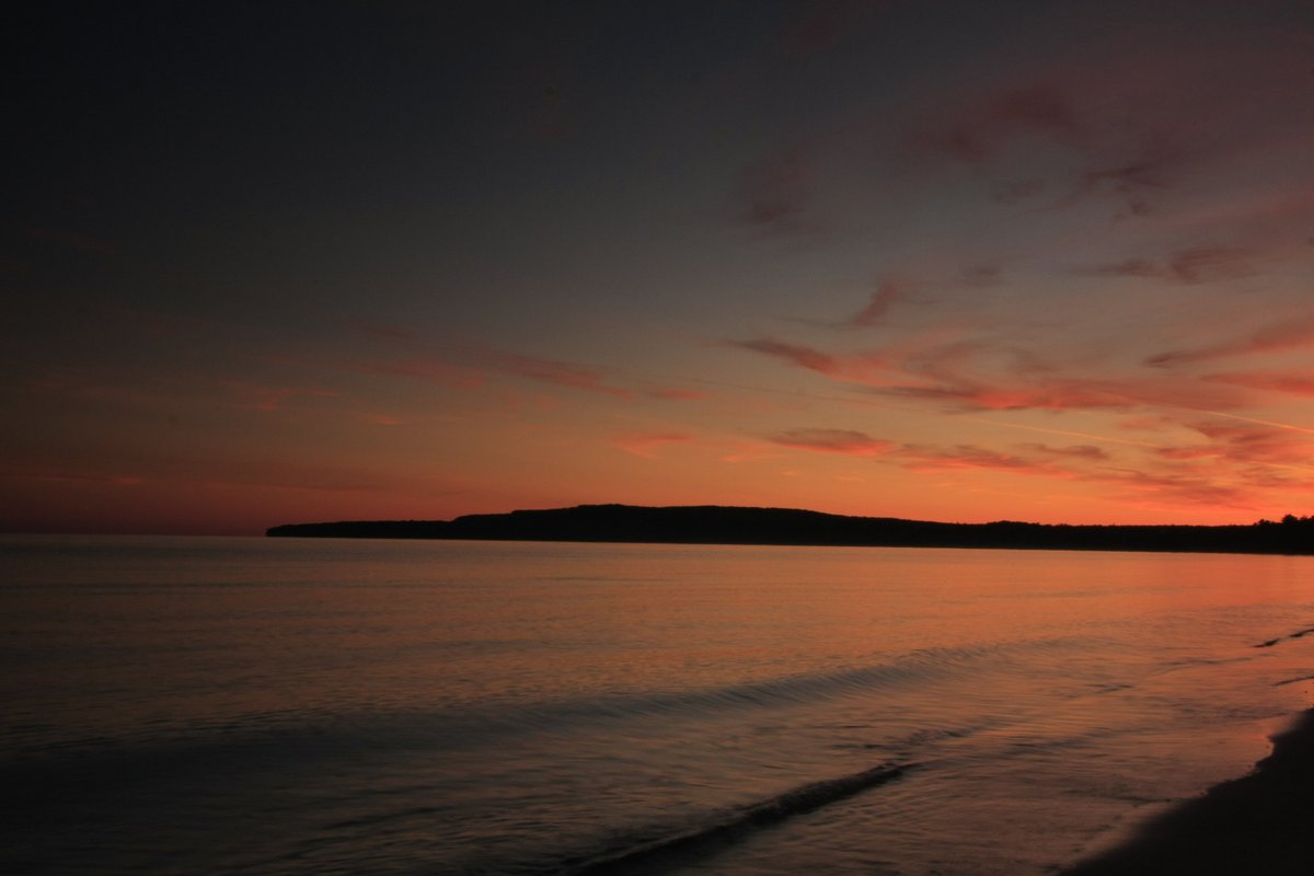 As it's #NationalRelaxationDay, we thought we'd share some of our favourite #sunset pics from <a href="/PancakeBayPP/">Pancake Bay P.P.</a>.  What could be more relaxing?

Here are five more reasons to visit Pancake Bay Provincial Park:

bit.ly/3JRvrcA  #30x30Challenge