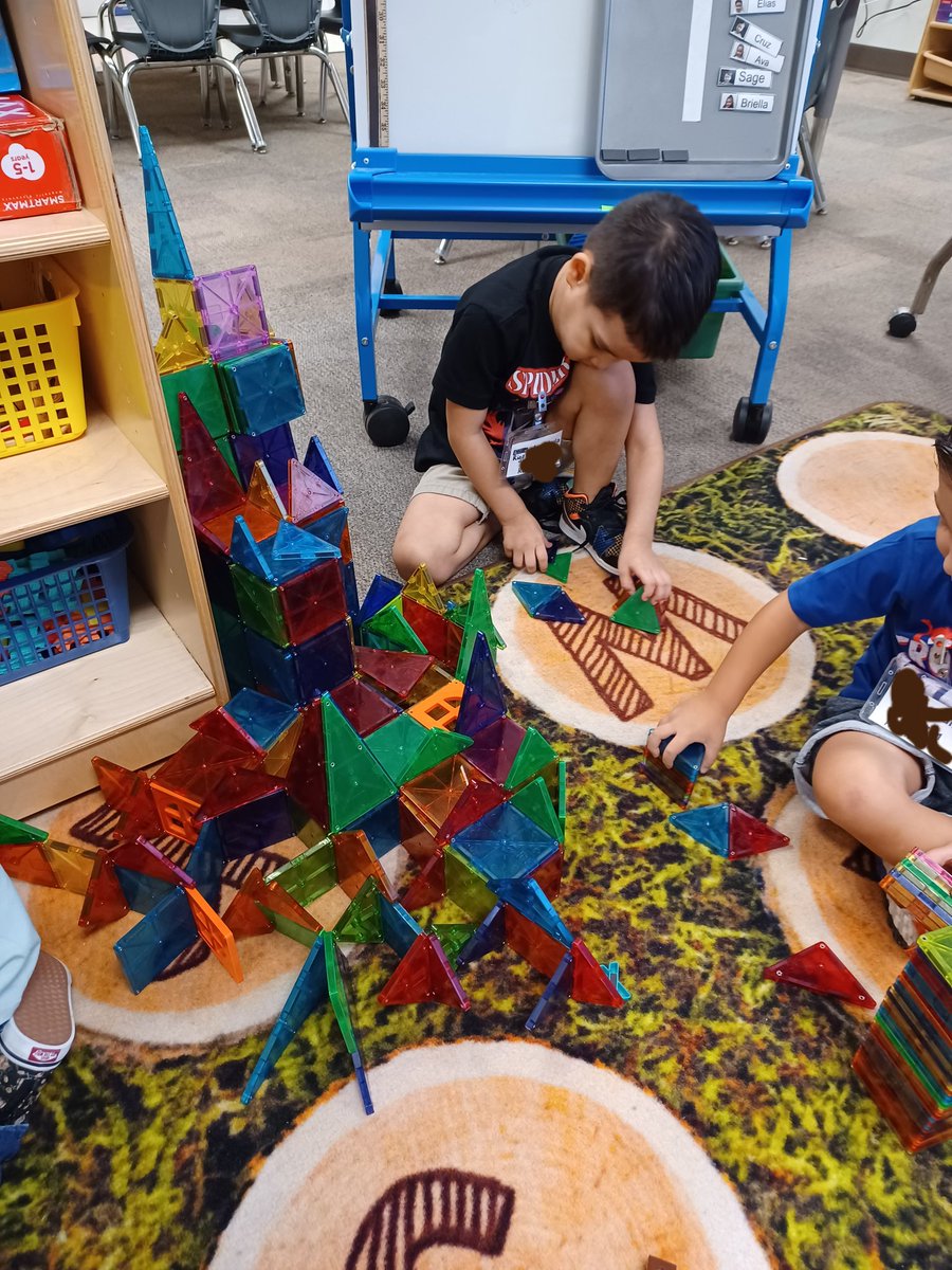 KoprivaMiss's tweet image. Engineering starts in Pre-K! @BlantonBulldogs #prekstem #cfbprek @triciabadillo @SandyMeyerCFB