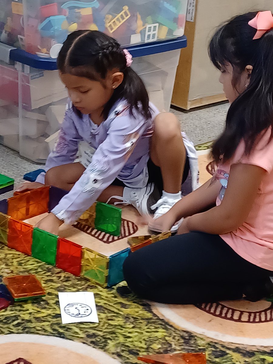 KoprivaMiss's tweet image. Engineering starts in Pre-K! @BlantonBulldogs #prekstem #cfbprek @triciabadillo @SandyMeyerCFB