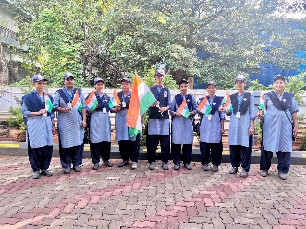 Tricolours makes our outlet look all the way more magnificent 🇮🇳 We celebrated 77th Independence Day across the outlets of Vasco Region with full zeal and enthusiasm!! #MeriMaati_MeraDesh #HarGharTiranga #IndependeceDay2023 <a href="/hpcl_retail/">Mera HP Pump</a> <a href="/jindalhpc/">Prince Jindal</a> <a href="/Rg03Goel/">Rajeev Goel</a> <a href="/srinihp1970/">ch srinivas</a> <a href="/HPCL/">Hindustan Petroleum Corporation Limited</a>