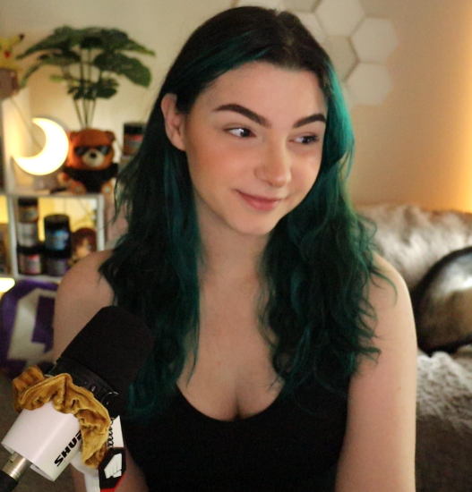 live for the day! coffee &amp; palia me thinks!

twitch.tv/comfiebee