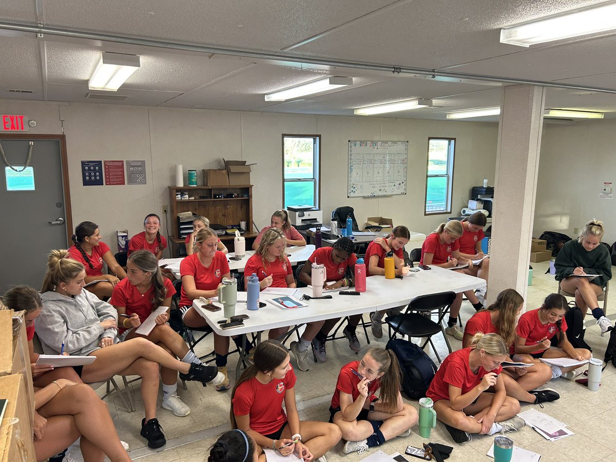 Classroom session for this group tonight, building team culture! Wow. the collaboration and interactions of the players was amazing as they set forth and installed the foundation for this season! @STLDevAcademy 
Well done 👏 👏.