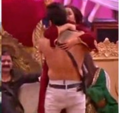 Ki_Sidraj's tweet photo. Mari ...bebu 🐃
12-13 yrs  se hi ..Capu chala rahi hai 
So don't underestimate my bebu🤫
#BB13 ma dekha nahi kye Mari bebu ka blanket talent 😋 https://t.co/DrHEdKmjfE
