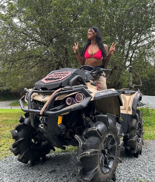 ☀ @missdemonatv is doing summer right and has that #OutlanderXMR looking strong on some #SuperATV #AssassinatorTires! 💪👩 #LetsRide #TeamSuperATV
#satv #satvnation #assassinators #sassies #4wheeling #4wheeler #canam #canamoutlander #brp #quadlife #mudding #mudriding