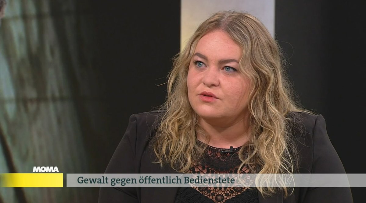 dbbjnrw's tweet photo. Mehr als die Hälfte der Staatsbediensteten kennt es, #angegriffen und bedroht zu werden. Das ergibt eine aktuelle Umfrage des @dbb. Hierzu äußert sich auch die Vorsitzende der #dbbjnrw Susanne Aumann im Fernsehen https://t.co/O2kgYYkjl5 https://t.co/dBgvxq1879
