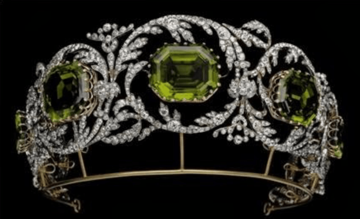 AN INTRIGUING TIARA - 'Peridots of this size are extremely unusual...'
Read our latest article: understanding-jewellery.com/articles/an-in…
understanding-jewellery.com #understandingjewellery #jewelleryinsiders #jewelleryhistory #jewelleryknowledge #jewelleryexpertise #noblejewels #royaljewels #unique