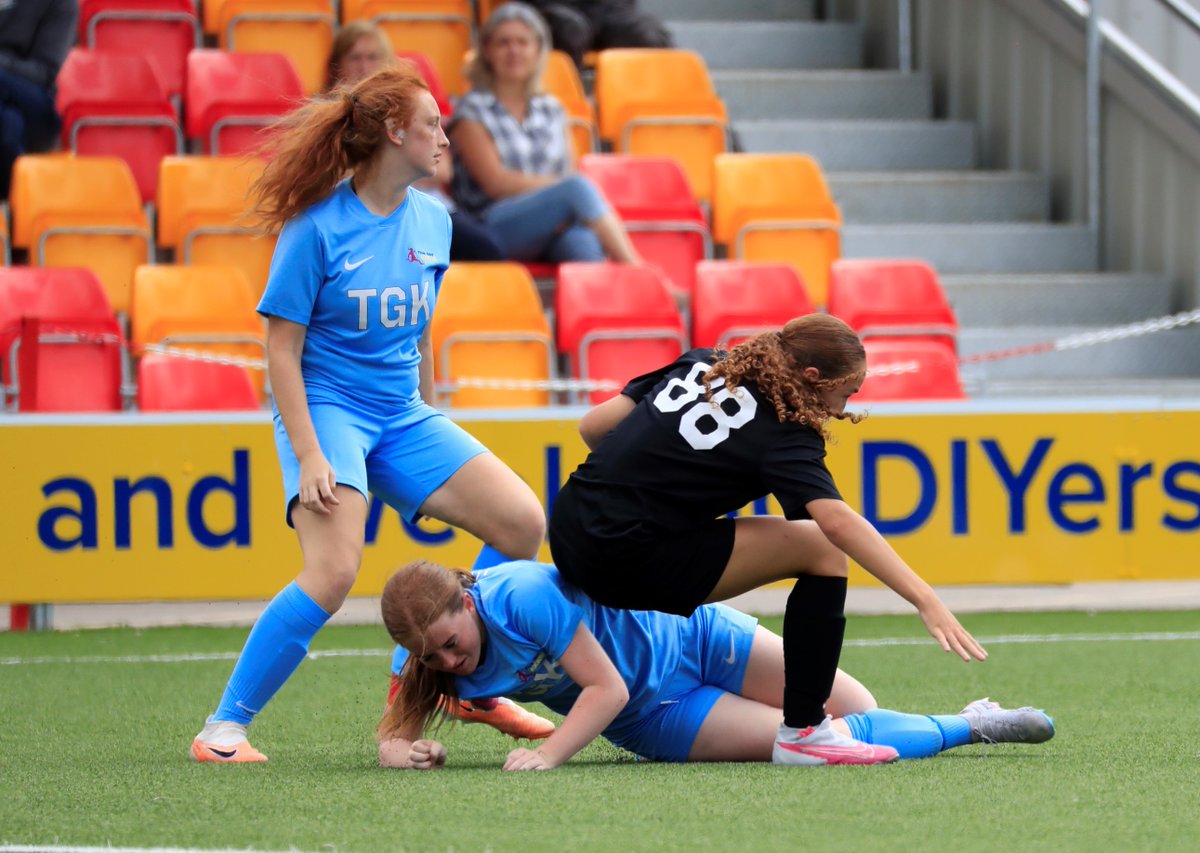 @SheKicksMag @GirlsontheBall @TalkingWoSo @garybarrell  @gcfcoffocial @go2collegesoccer A  tight finale but @THISGIRLKICKS  TeamBlack emerged victorious!