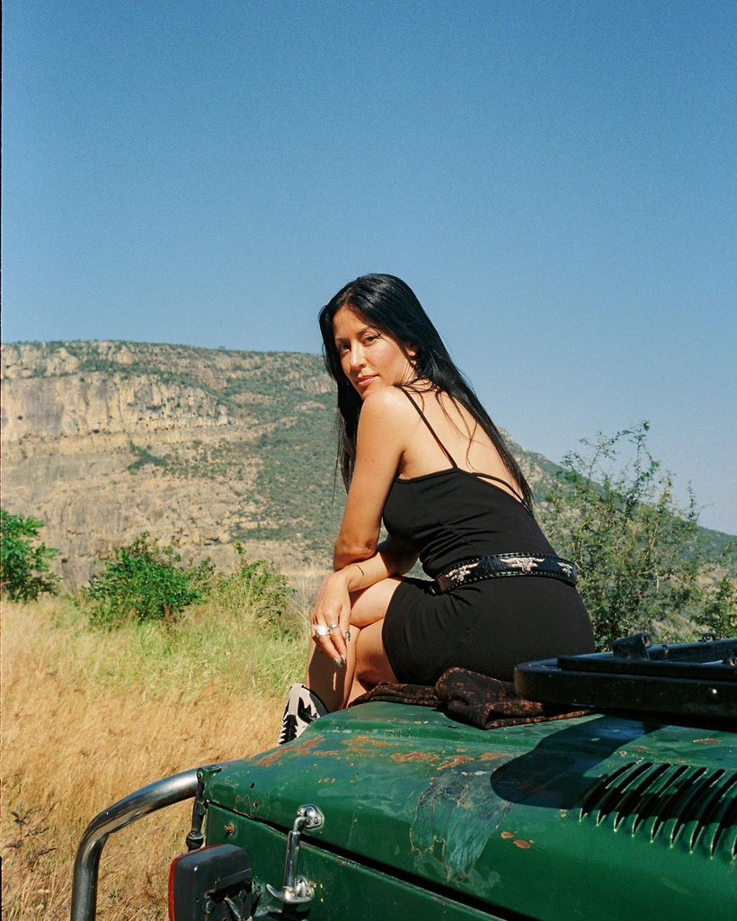 Dá música ao teu feriado e ouve “Mázia” de Ana Moura na playlist #EMPORTUGUÊS ✨🌼