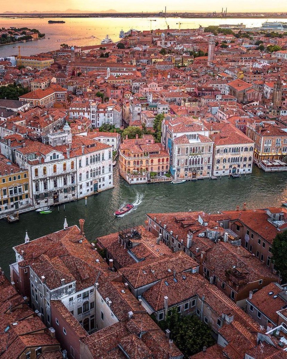viewsoff's tweet photo. Venice, Italy https://t.co/3NtOrzmFdV