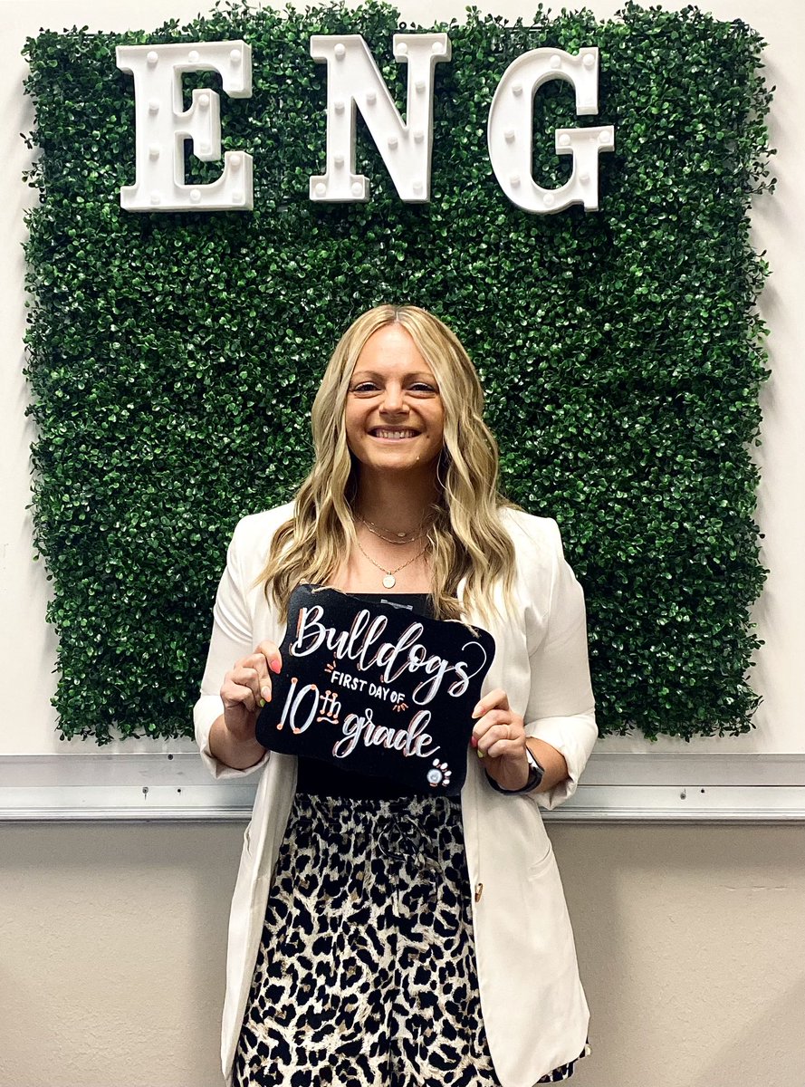 Eng2PAPStringer's tweet photo. Bulldog 1st day!! 
Eeekkk time for a fresh start &amp; new opportunities! #weareLP #LPLegacy #weareLPHS https://t.co/Ft3qekksBA