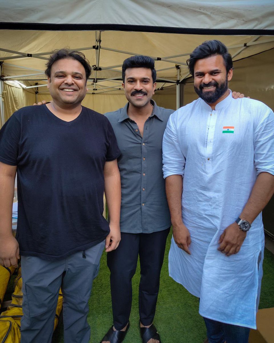 Recent click of Man of Masses, @AlwaysRamCharan, with Team #Satya during the launch of #TheSoulOfSatya ✨

▶️ linktr.ee/thesoulofsatya

@IamSaiDharamTej #SwatiReddy 
@NawinVK @DilRajuProdctns @HR_3555 #HanshithaReddy