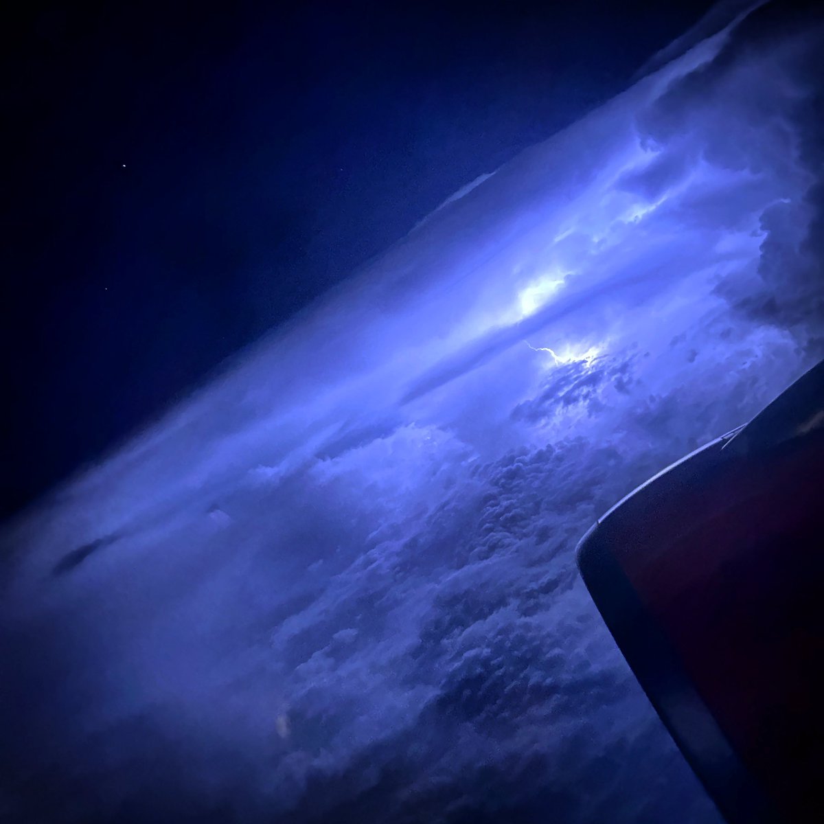 Last nights commute home from Ibiza and a beautiful storm somewhere over France 😍