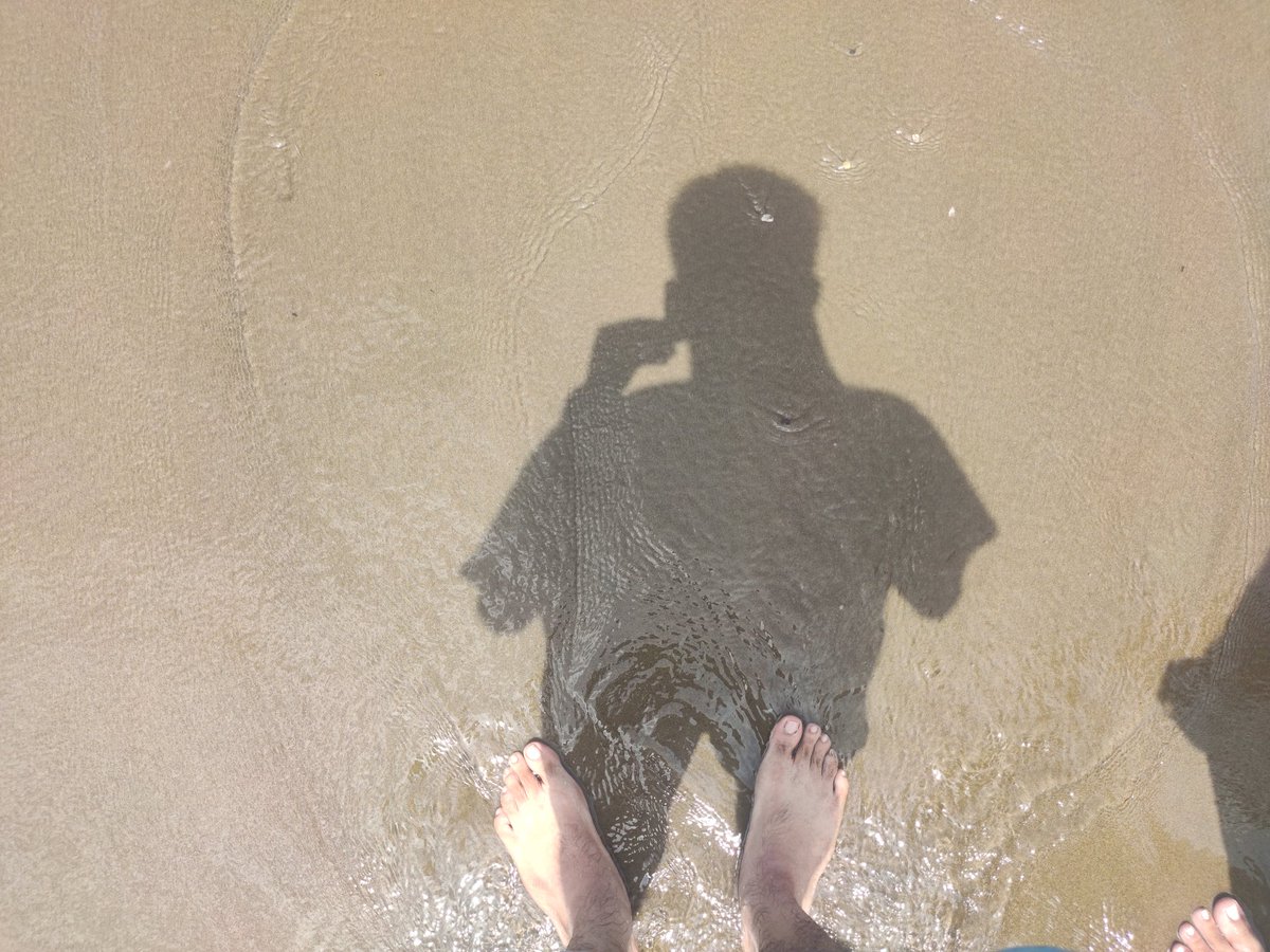 dhruvkagarwal's tweet photo. Looking at the shadow and think about how this shadow stays with you , just like that why peace and calm does not stay just like money and NFT. 😅🚀🚀☺️.... #Webconfgoa https://t.co/rXCgcojwP6