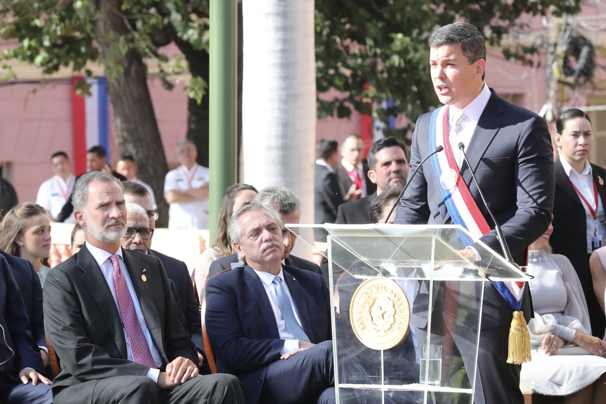 CasaReal's tweet photo. 🇵🇾El Rey ha asistido a la ceremonia de Traspaso del Mando Presidencial al presidente electo de la República del Paraguay, Santiago Peña, celebrada en el Palacio de López de Asunción.

➡️https://t.co/ZbyjxjnMoK https://t.co/6grpfFRuZd