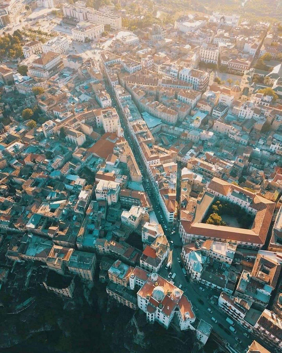 AfricaFactsZone's tweet photo. Algeria pays unemployed young people $96 monthly.

It has a minimum wage of $170 per month.

It has 100% electricity access.

It has Africa's highest average life expectancy (78 years).

People who earn below $216 monthly don't pay income taxes.

$63.8 billion foreign reserves.

It is Africa's second happiest country.

It is Africa's third most developed country.
