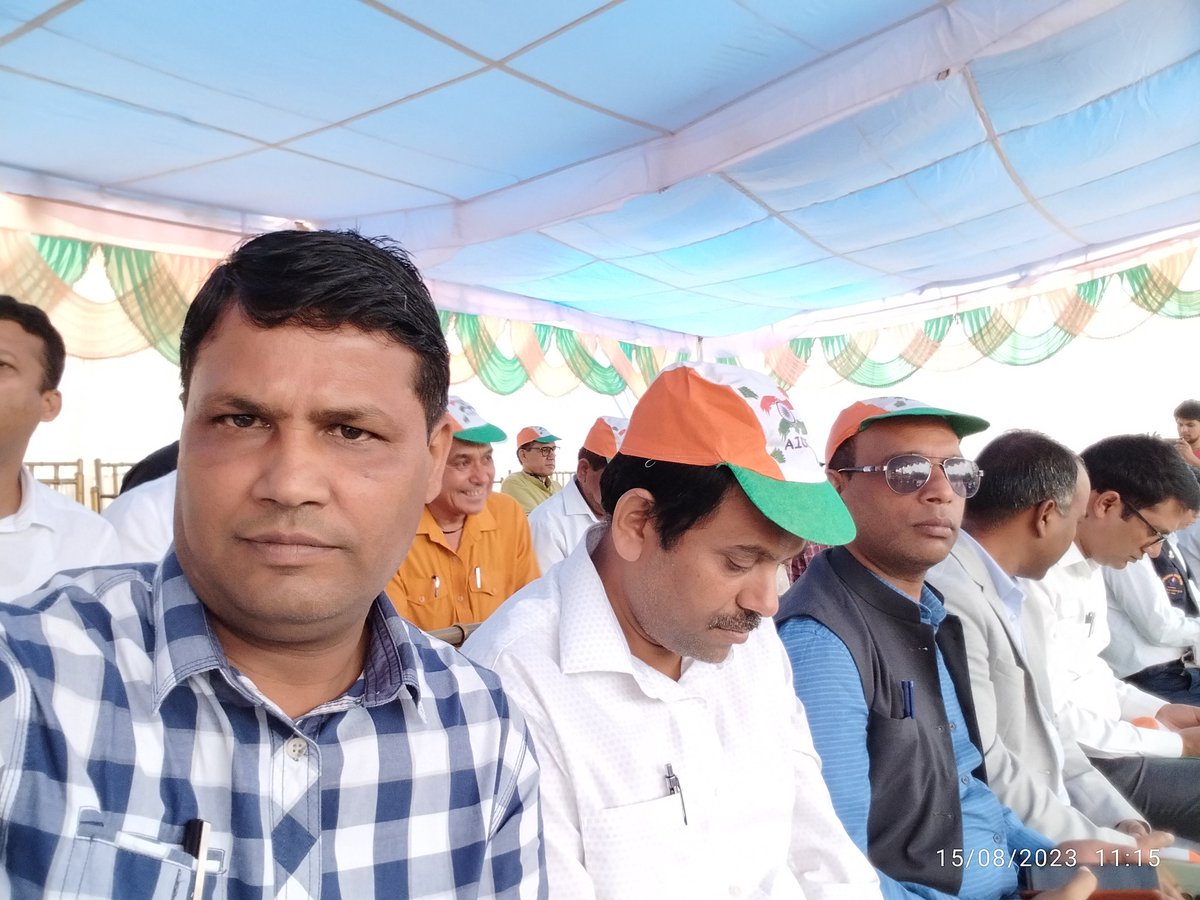 dairyvikas's tweet photo. स्वतंत्रता दिवस के 76 वीं वर्षगांठ के अवसर पर कंडोलिया मैदान पौड़ी मे 76 झंडे फहराने हेतु आयोजित कार्यक्रम में प्रतिभाग https://t.co/Abz02q5aH9