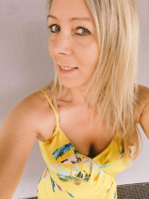 Verpasse nichts mehr von mir.  Folge mir für viele gratis Bilder und für ein Abo bekommst du alles gratis<a href="/tag/chatten"class="tags"><span>&#35;chatten</span></a><a href="/tag/singles"class="tags"><span>&#35;singles</span></a><a href="/tag/flirten"class="tags"><span>&#35;flirten</span></a><a href="/tag/contentcreator"class="tags"><span>&#35;contentcreator</span></a><a href="/tag/g"class="tags"><span>&#35;g</span></a>