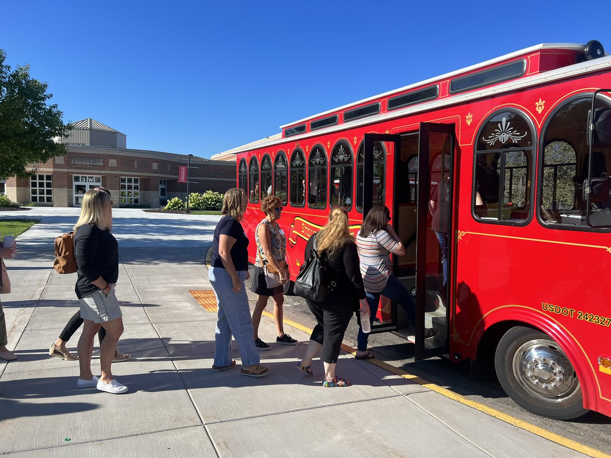 It is so exciting to welcome our new teachers to Stillwater Area Public Schools! A Stillwater trolley ride is a great way to see our communities. #ponypride #newteachers