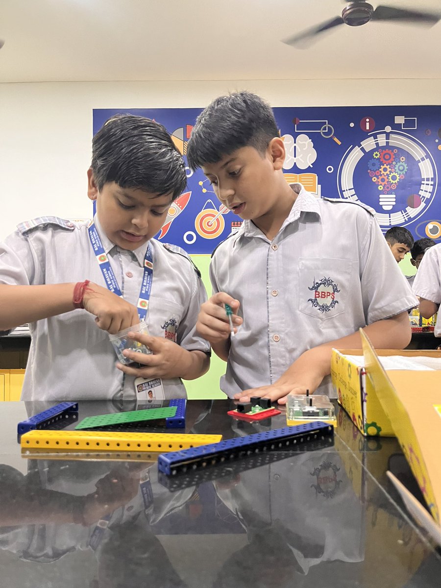 21karki's tweet photo. “The will to learn is the motivation to achieve” Students of VIII block engaging  themselves in making TABLE FAN BOT in ATL session.
@vividh87 @NITIAayog @AIMtoInnovate @DrChetanSolanki @mhrd_innovation @ScienceNews @SDGsInSchools @NSF @cbseindia29 @PMOIndia @ScienceChannel https://t.co/sELNXf10RT