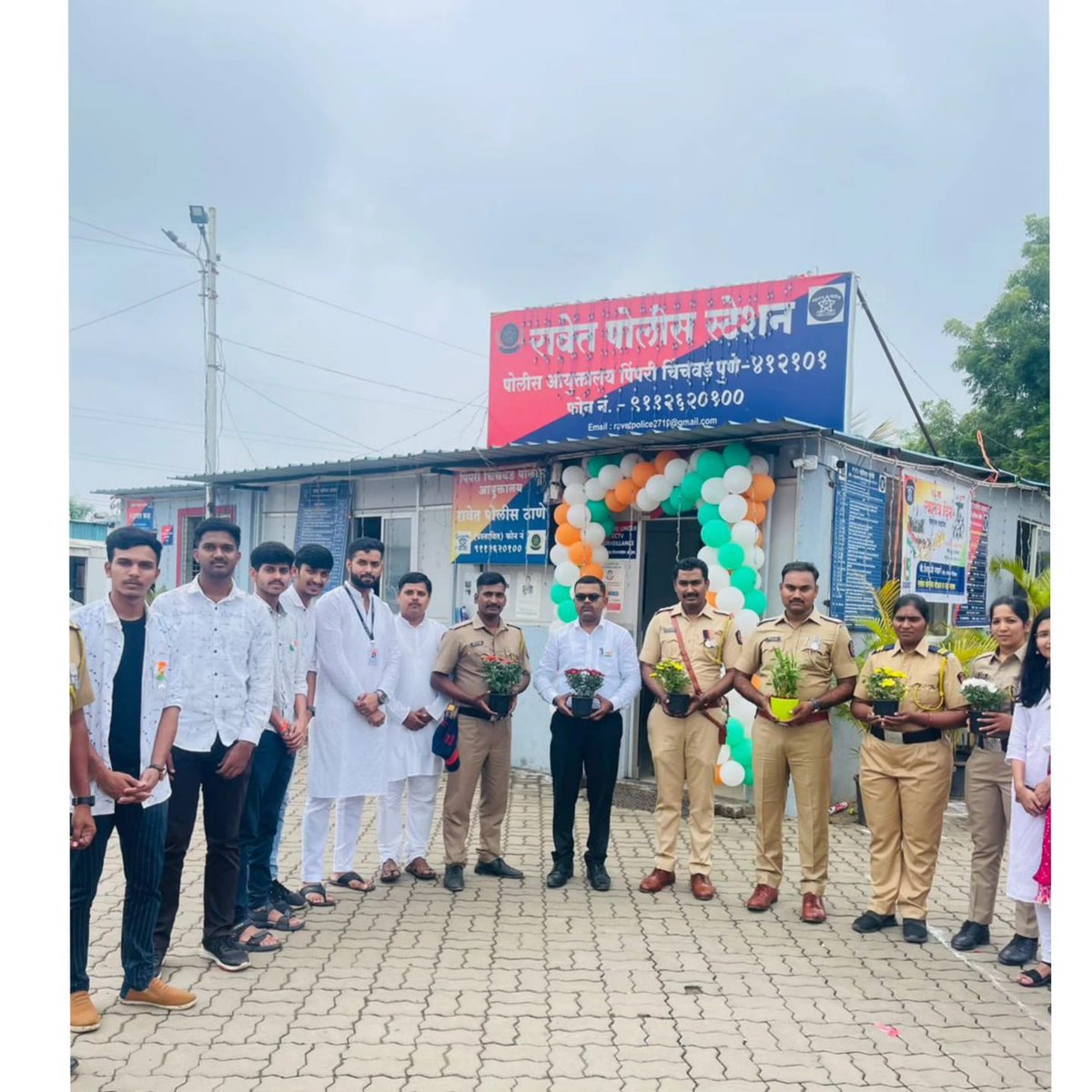 DYPIEMR1's tweet photo. Veero ko Vandan !!!
Saluting the Unseen Warriors! NSS students of DYPIEMR, Akurdi came together to salutet our silent protectors, the real heroes of our society. Their dedication echoes through their actions. 🙏🇮🇳
#nss #verrokovandan #dypiemr https://t.co/oiqQr0UujR