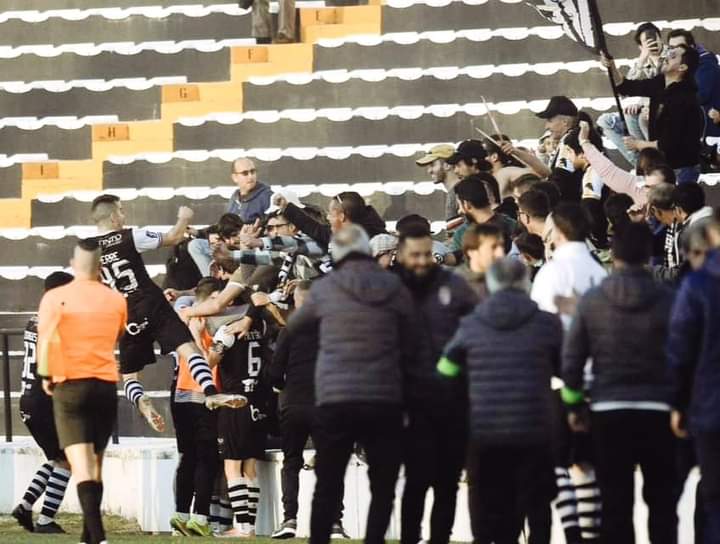 sector1916's tweet photo. "Nas bancadas somos outro jogador" 🏴🏳️
 
Ganhar sábado, juntos
@CaldasSC1916 ⚫⚪ https://t.co/VtZ6jiEXb6