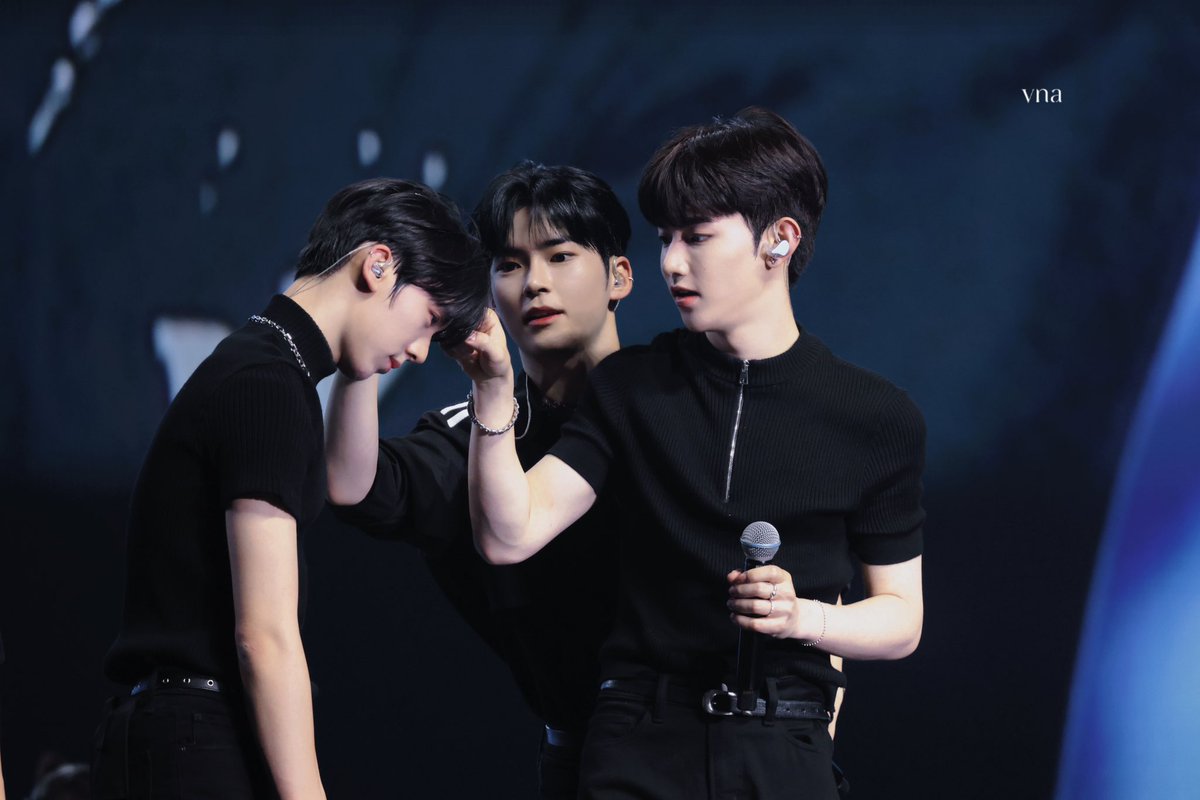 vnawen's tweet photo. 230815 제베원 팬콘

훈훈하다 🫶🏻

#ZEROBASEONE #ZB1
#제로베이스원 #제베원
#SUNGHANBIN #성한빈
#ZHANGHAO #장하오
#HANYUJIN #한유진 https://t.co/6kJMQOscAF
