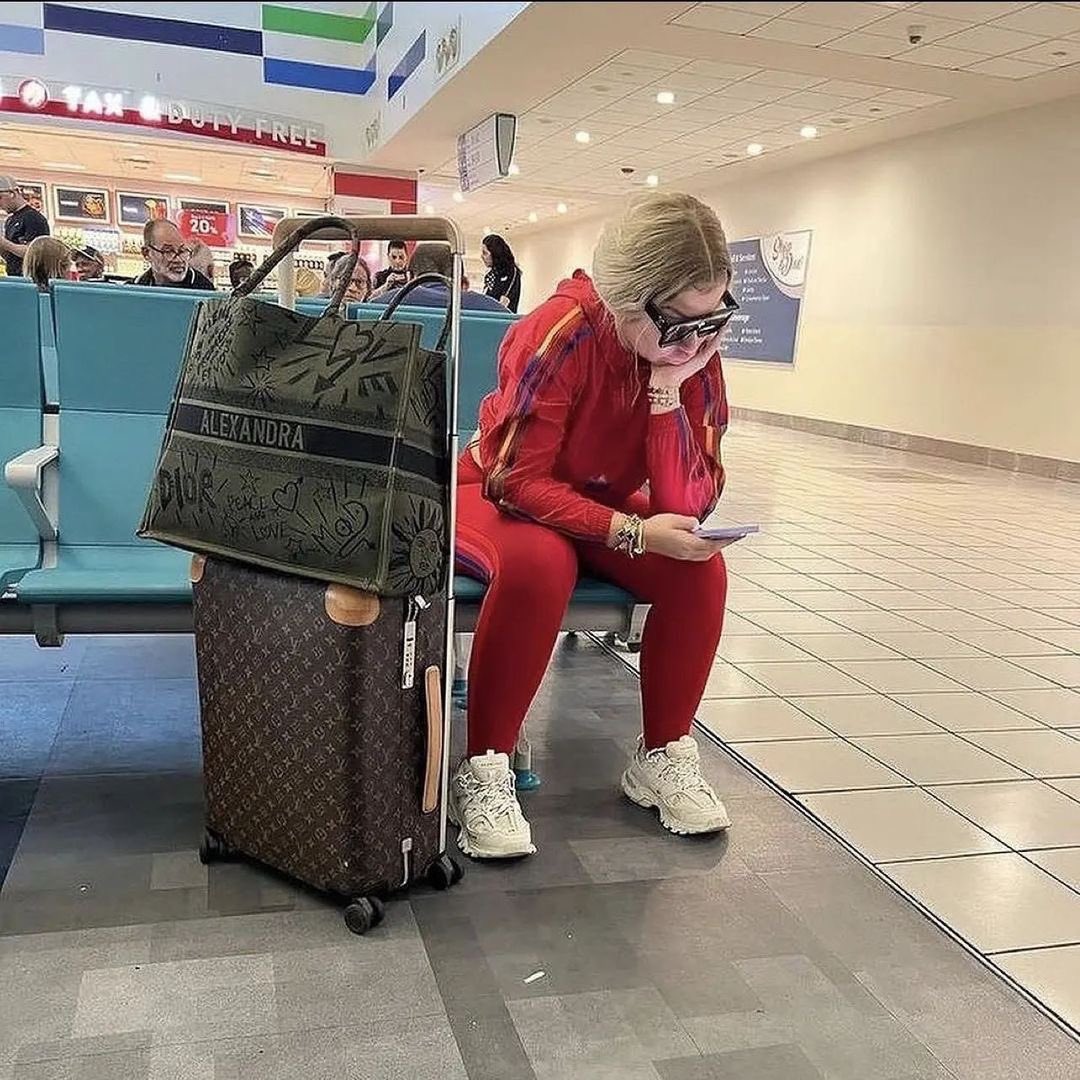 Ahí está Alexandra dique guapa por estas fotos. 😂🤣