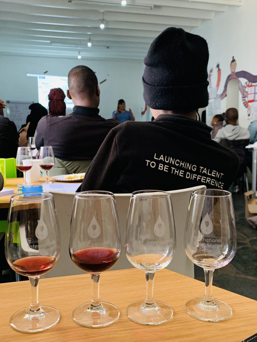 PYDAcademy's tweet photo. Students learn(ed) that wines e.g. Pinot Noir taste ‘same same but different’ based on different climatic influences in the wine production area🌎 📌🤔📚.
@WSETglobal @WineChallenge @TheWineCentre
Burgundy 🇫🇷 vs Marlborough 🇳🇿
#wineknowledge #wineeducation #wsetlevel2 https://t.co/rdi5CEeFlg