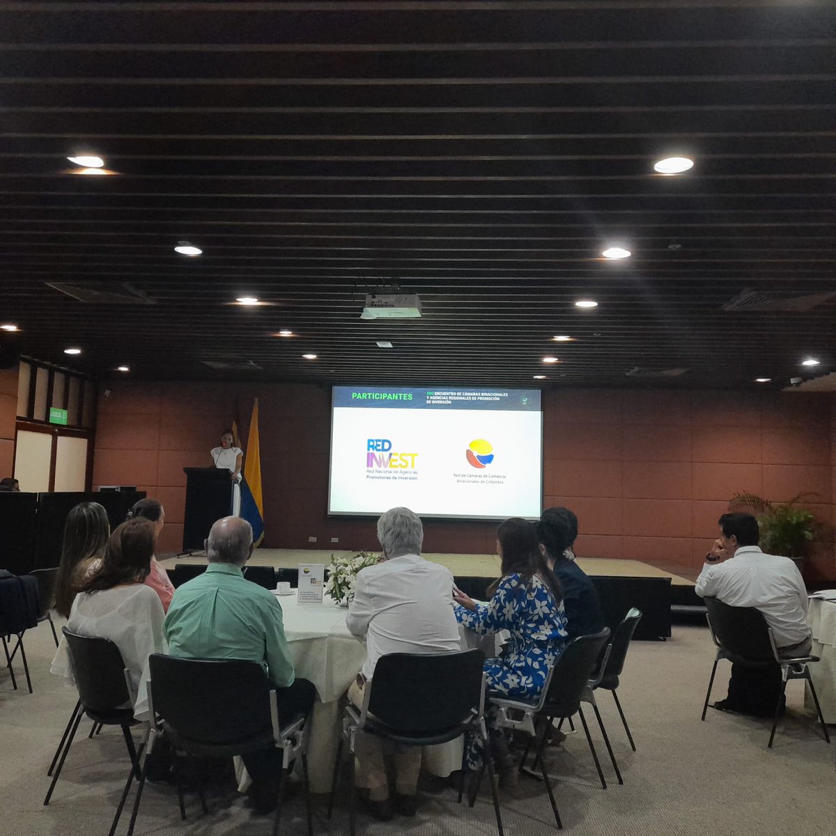 JSusanaMeza's tweet photo. Arrancamos el segundo encuentro de cámaras binacionales, #RedInvest y @MincomercioCo https://t.co/SgexOmuToA