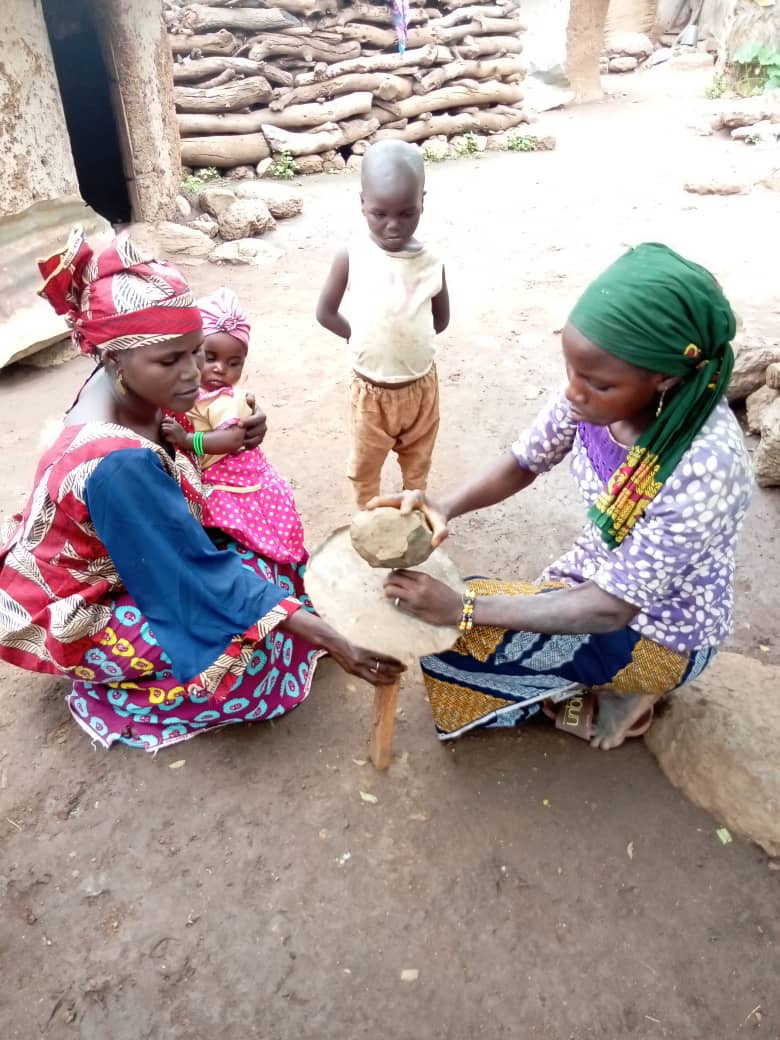 UNICEF_Nigeria's tweet image. Towards an #OpenDefecationFree Hawul!

Thanks to @FCDOGovUK, we've educated 26 communities on the risk of #OpenDefecation. Collaborating with community leaders and residents, we're working to improve sanitation practices and end contamination of water sources to protect families.