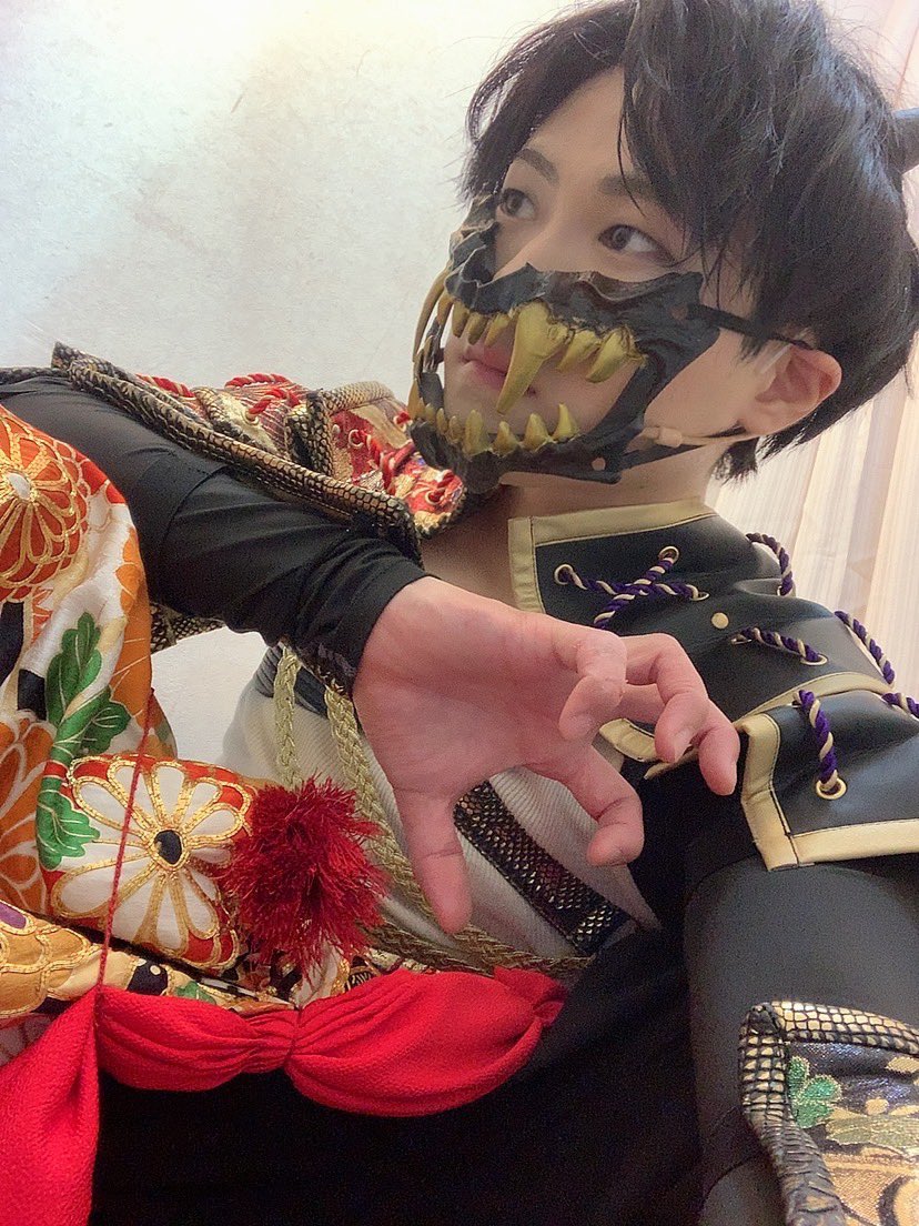 furu___kazu's tweet photo. #舞台わた婚

本日２公演ありがとうございました😊
身につけているこちらの鬼の衣装。何度も試行錯誤を重ねていただきまして…🥹
毎公演着るたび、感動しております。。
周りの方々へ感謝の気持ちを忘れず、また明日の１公演元気に頑張ります！！💪✨ https://t.co/nnBSqxtnxC