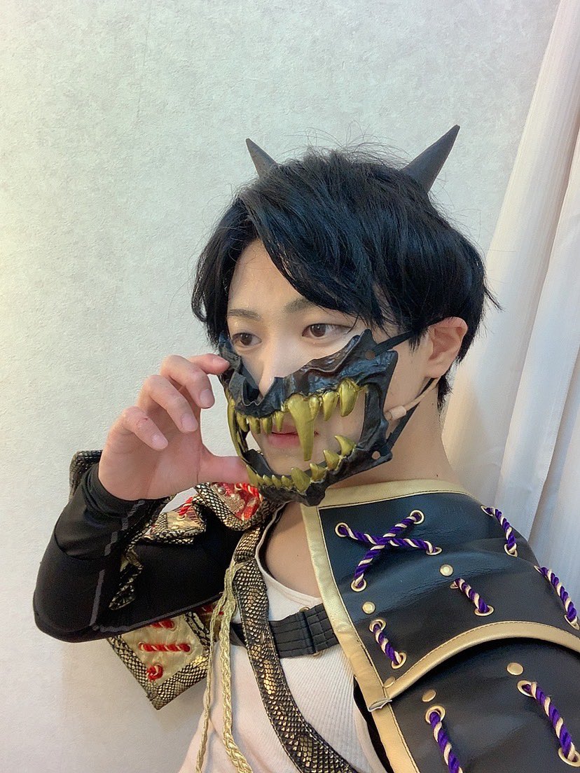 furu___kazu's tweet photo. #舞台わた婚

本日２公演ありがとうございました😊
身につけているこちらの鬼の衣装。何度も試行錯誤を重ねていただきまして…🥹
毎公演着るたび、感動しております。。
周りの方々へ感謝の気持ちを忘れず、また明日の１公演元気に頑張ります！！💪✨ https://t.co/nnBSqxtnxC
