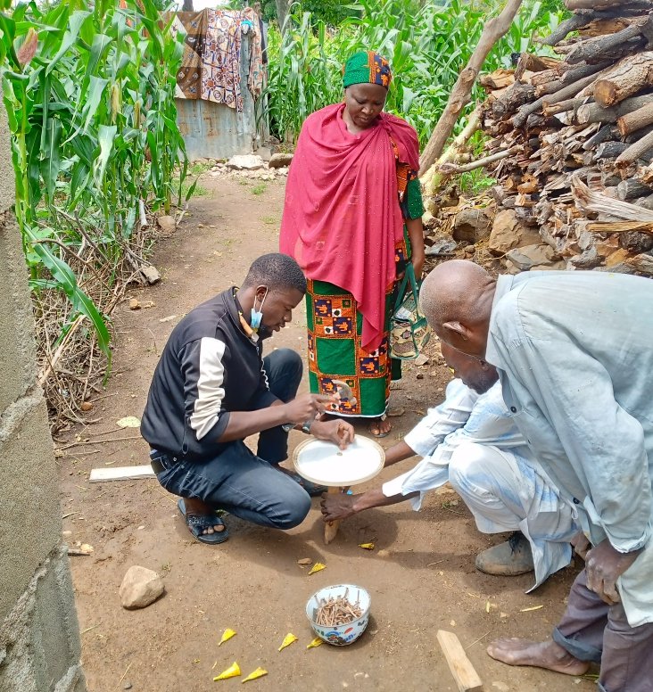 UNICEF_Nigeria's tweet image. Towards an #OpenDefecationFree Hawul!

Thanks to @FCDOGovUK, we've educated 26 communities on the risk of #OpenDefecation. Collaborating with community leaders and residents, we're working to improve sanitation practices and end contamination of water sources to protect families.
