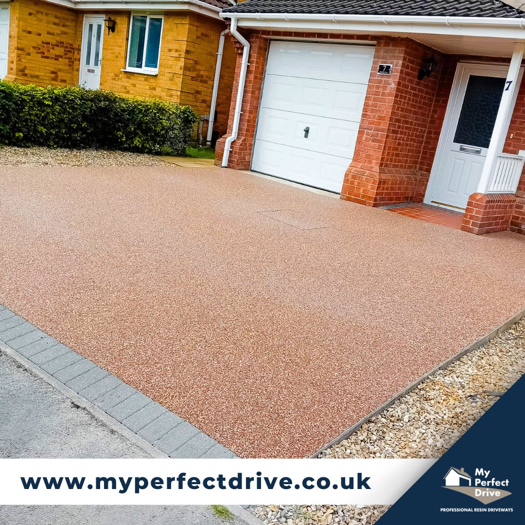 myperfectdrive's tweet photo. 🛠 We’ve been out this week installing this beautiful resin driveway 🚗

If you’re a homeowner looking to give your driveway a bit of TLC, why not look into one of our resin driveways. 

https://t.co/3NuwXVNAs4

#MyPerfectDrive #ResinDriveway #ResinInstallers #ResinBound https://t.co/RRFLNk17mn