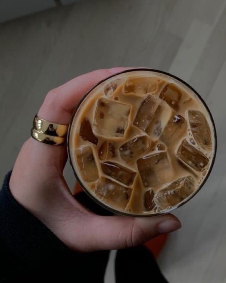 quietkiran's tweet photo. ⓘ this tweet is for people who love iced coffee https://t.co/CNtlljgyWP